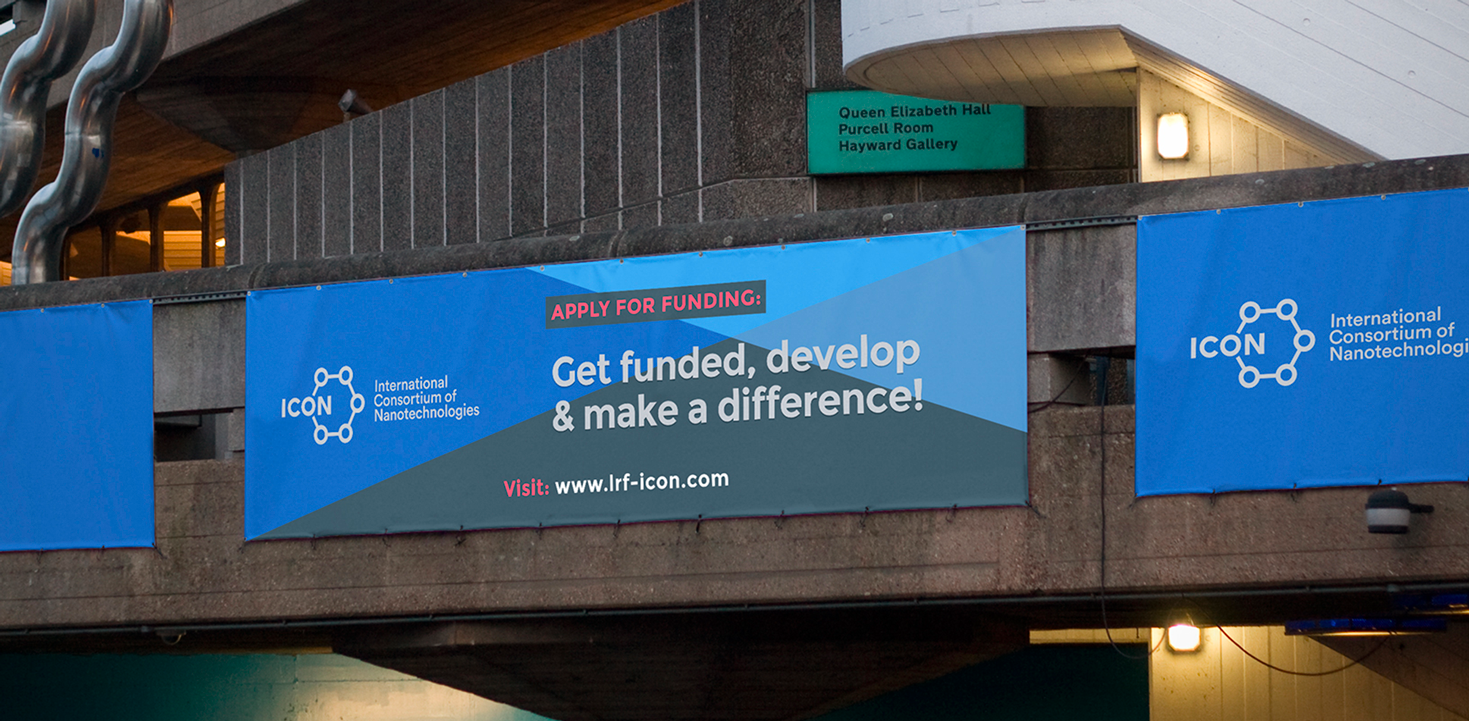 Το λογότυπο σε πανό μεγάλης κλίμακας ΓΡΑΦΙΣΤΙΚΟΣ ΣΧΕΔΙΑΣΜΟΣ