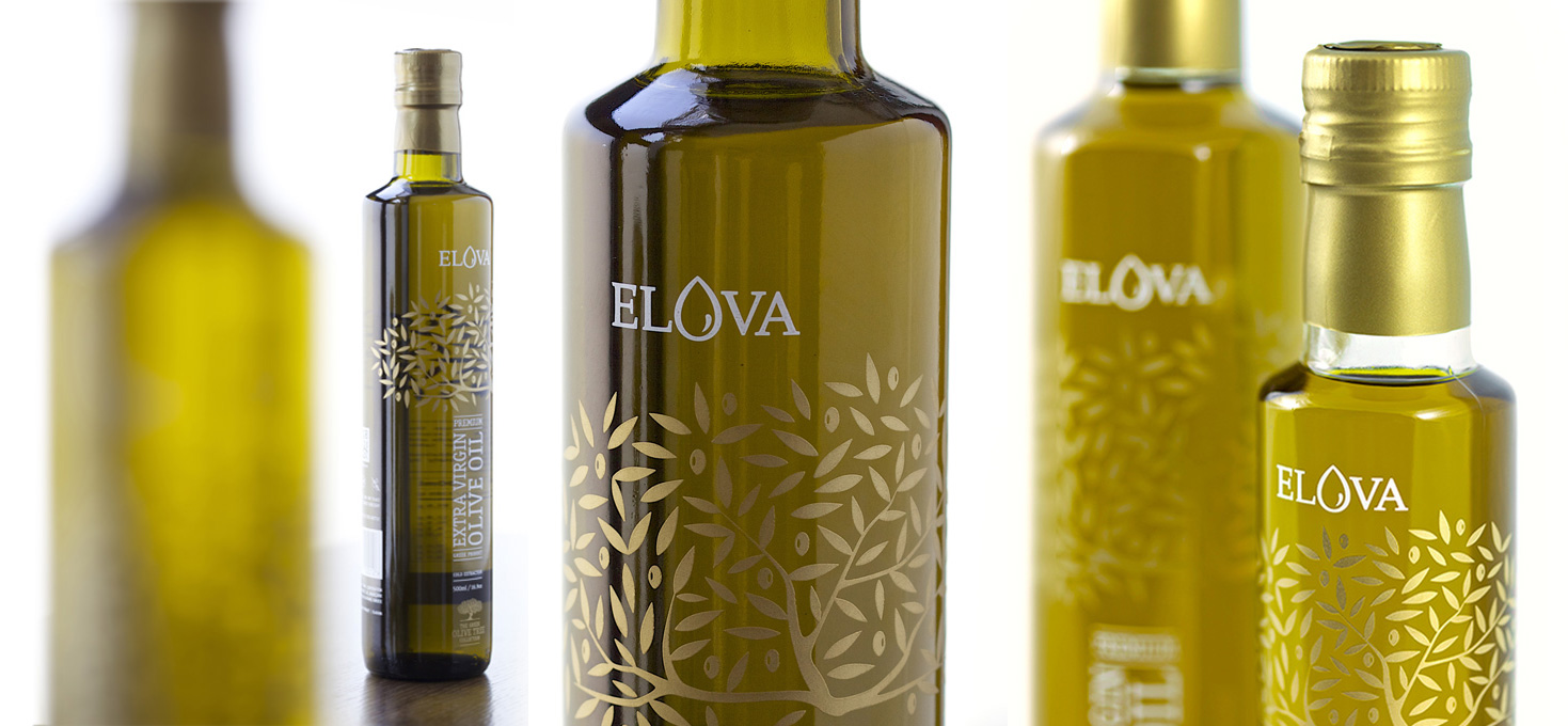 Closeup of the matching gold color of the print and the olive oil GRAPHIC DESIGN